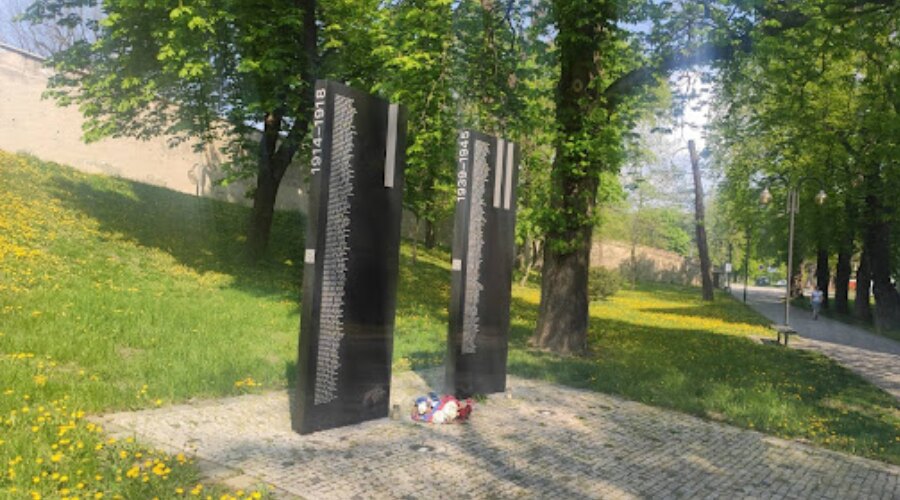 Pomník padlých vojáků ve Slavkově u Brna
