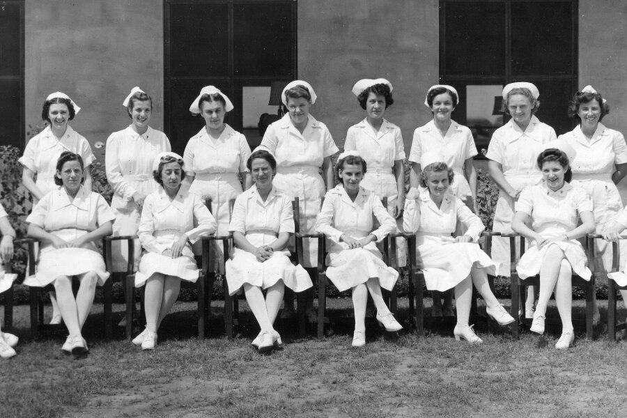 Zdravotní sestry v Africe, okolo roku 1943. Zdroj: https://commons.wikimedia.org/wiki/File:Nurses_in_Africa_during_World_War_II_(3376549739).jpg