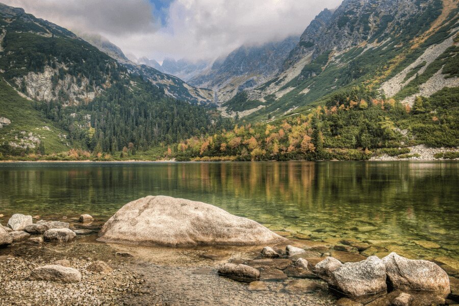 podzim, hory, Tatry. Zdroj: https://pixabay.com/cs/photos/horsk%C3%A9-jezero-vysok%C3%A9-tatry-voda-2889295/