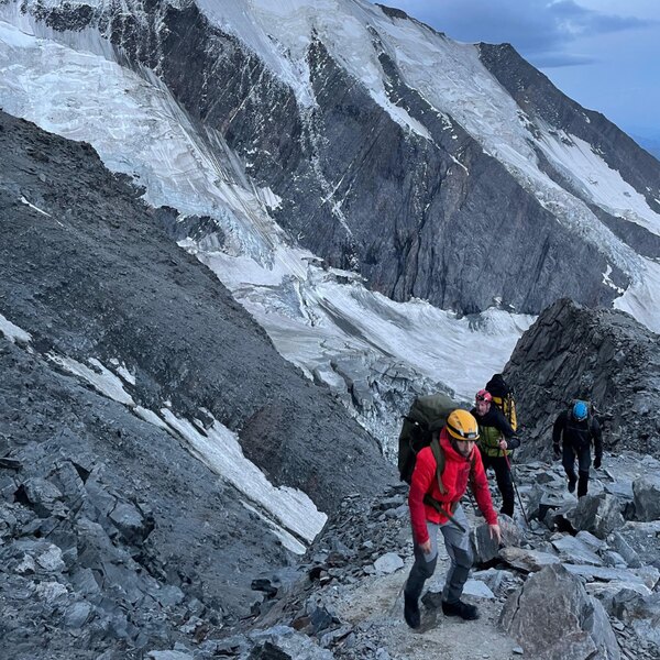 Horolezci při výstupu na Mont Blanc. Zdroj: Rigad