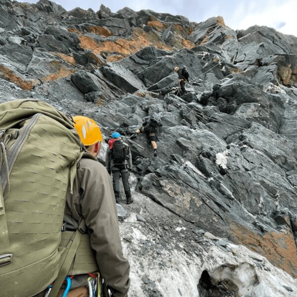 Horolezci a turisti v Dolomitech. Foto: Rigad