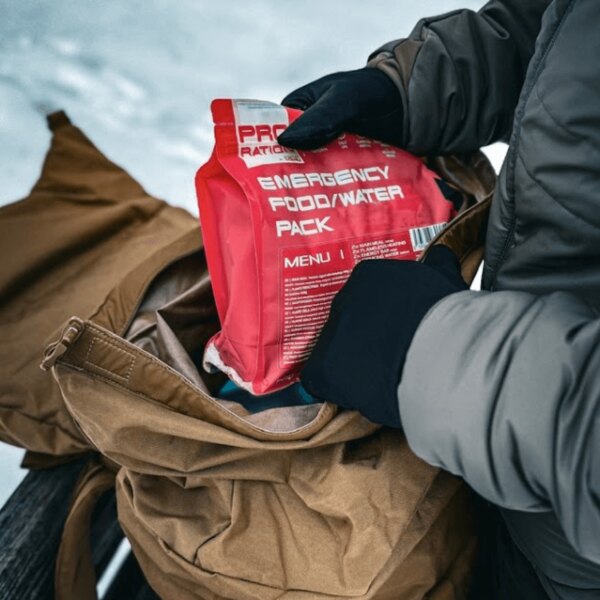 Zásoba nouzového jídla Pro Ration v evakuačním batohu. Foto: Rigad