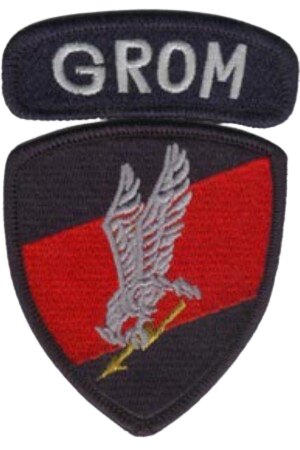 Zdroj: https://commons.wikimedia.org/wiki/File:GROM-plakietka.jpg