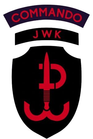 Zdroj: https://commons.wikimedia.org/wiki/File:JWK_Commando_oznk_spec_(2022)_mund-w.png