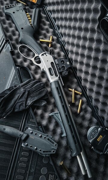 Opakovací puška Marlin® 1895 Trapper Magpul ELG v ráži .45-70 Govt. s M-LOK předpažbím, horním railem a pažbou Magpul s úložným prostorem. Foto: Rigad