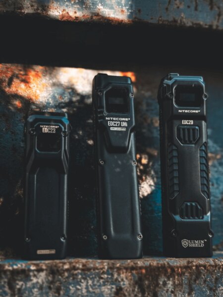 Srovnání svítilen Nitecore EDC23, EDC27 a EDC29 v terénu. (Foto: Rigad)