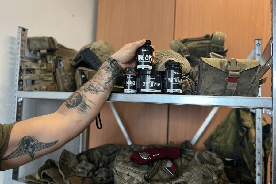 Doplňky stravy Rigad v reálném zázemí aktivního režimu, produkty připravené pro každodenní použití. Foto: Rigad