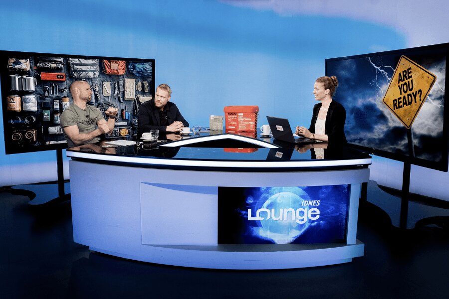 Studio iDNES LOUNGE, diskuse o připravenosti na krizi s hosty a moderátorkou