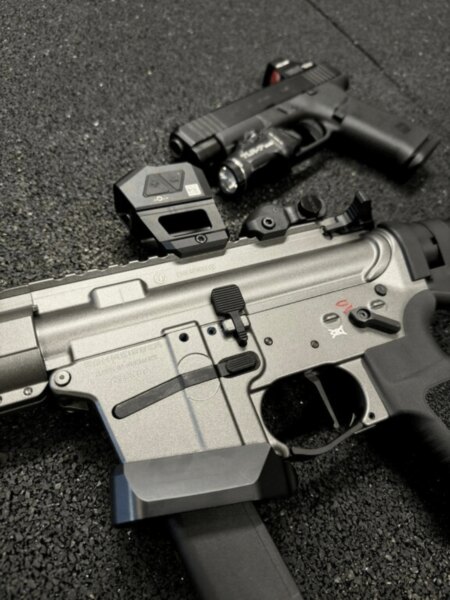 Detail PCC karabiny Schmeisser AR15-9 se zásobníkem Glock pattern