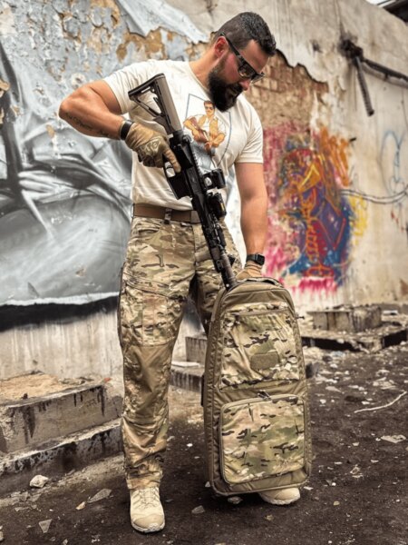Batoh Helikon-Tex SBR Carrying určený pro přepravu krátké karabiny a střeleckého vybavení.