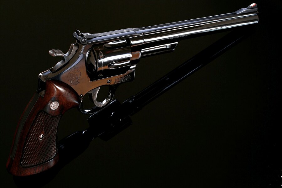 Revolver Smith & Wesson Model 29 s 6" hlavní.