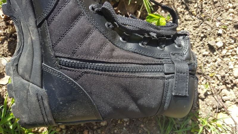 Detail na zip na botě