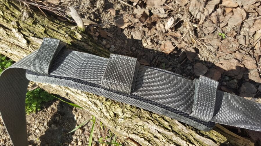 Detail popruhu na brašně