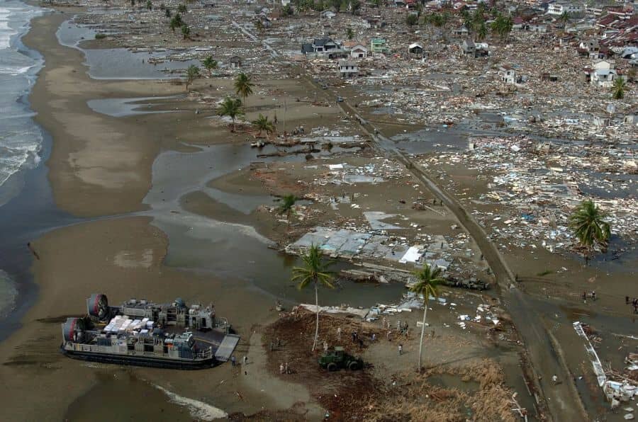 Pohled na trosky po vlně Tsunami 