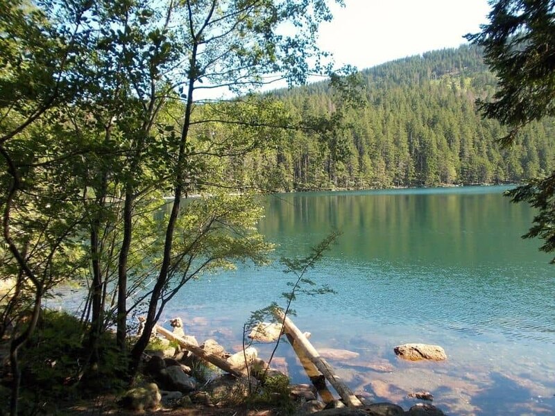 Pohled na krásné Černé jezero