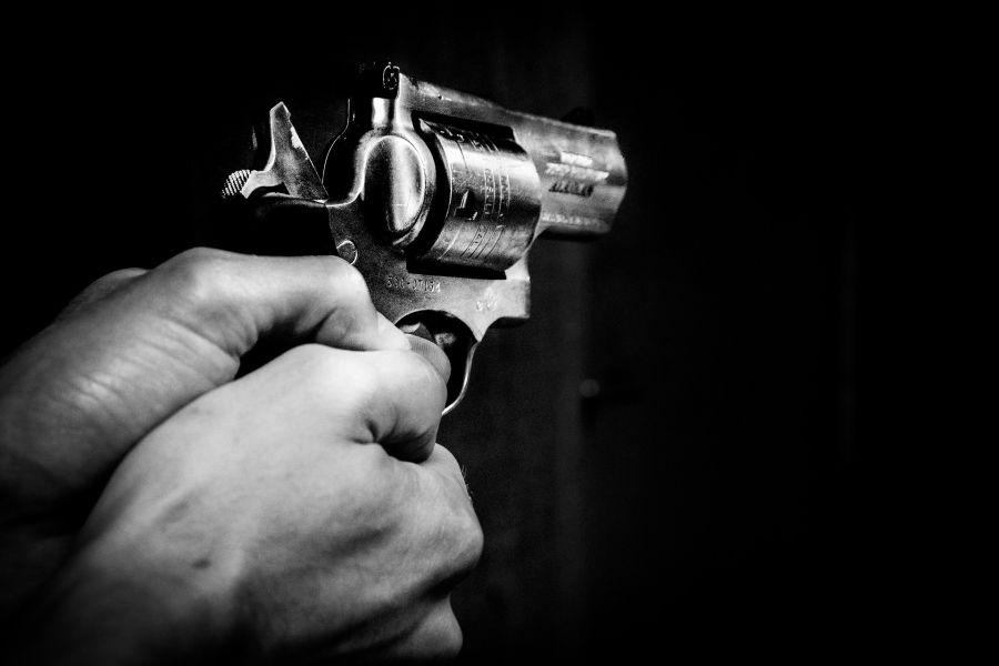 Revolver v ruce