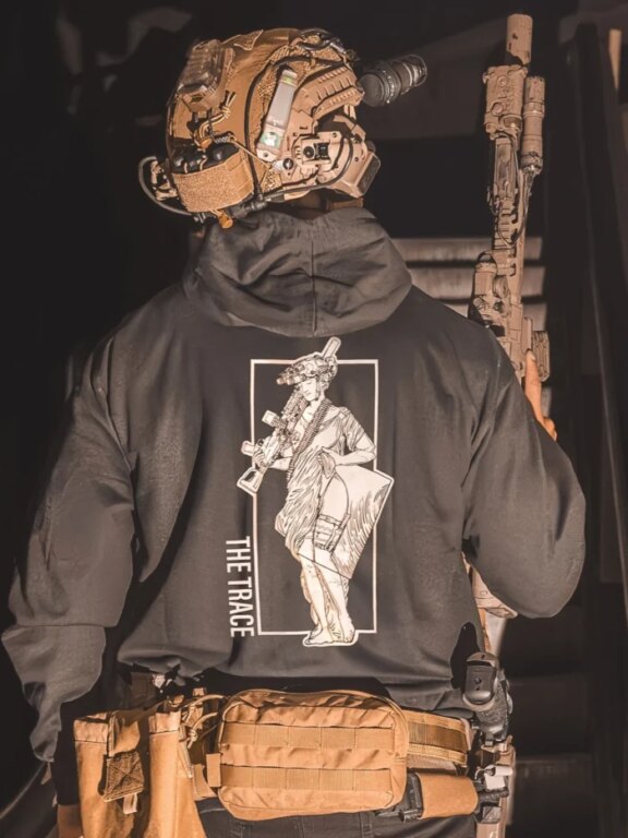 Mikina Machinegunner Statue The Trace®