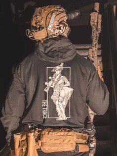 Mikina Machinegunner Statue The Trace®