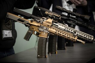 Samonabíjecí puška AR15 S4F 10,5" CSS TIGER EYE / ráže 223.Rem Schmeisser® + Kolimátor LE GEN2 Falke®