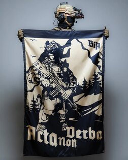 Vlajka Acta Non Verba Brothers In Arms®